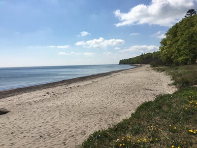 NYKØBING F. OMRÅDET. BUNDSOLID RØD MURSTENS VILLA.