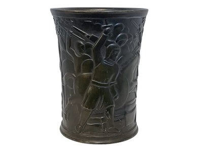 Just Andersen diskometal

Vase med figurer