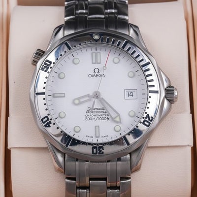 Omega - Seamaster Professional Chronometer James Bond Rare White Dial Diver 3...