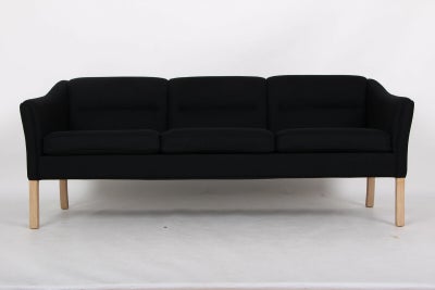 Grandt Design model 77 med ny siddehøjde, her ny sofa NEDSSAT