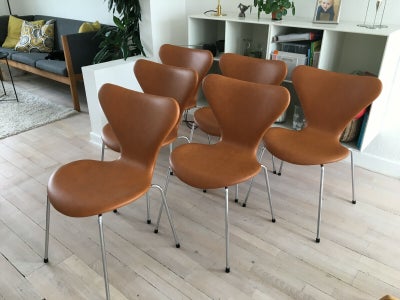 Arne Jacobsens 3107 stole i cognac classic soft læder.