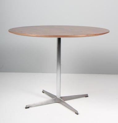 Arne Jacobsen. Cafebord, valnød