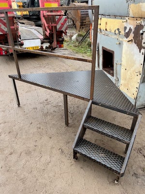 Tank meget fin stand -Repos ca. 2 m b x 1,20 dyb i stål