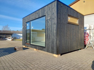 17,5 m2 Udstillingshus - SPAR 20.000,- ! , Arkitektonisk, veludført og gedigent