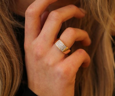 Cool ring I 18 karat guld med diamanter 