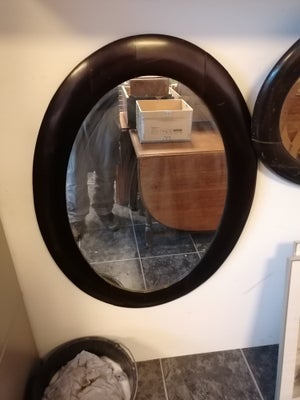 Ovalt spejl i træramme 