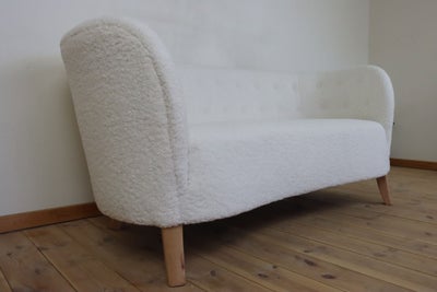 Ny ompolstret sofa fra Slagelse møbelværk – hvid boucle