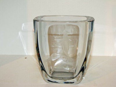 Strömbergshyttan Sverige

Vase i kraftigt glas med motiv a