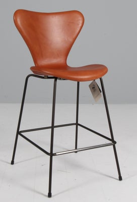 Arne Jacobsen syver barstol, nybetrukket med anilin læder. Model 3187