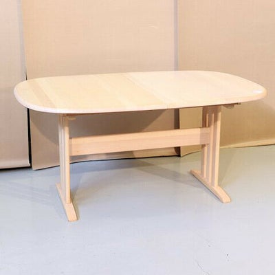 Spisebord i bøgetræ
 - Kr. 1800,-