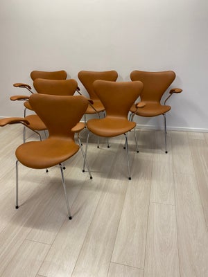 FH 3207 syver armstole af Arne Jacobsen, “ Nypolstrede “