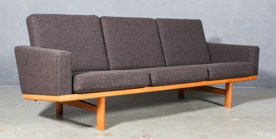 Hans J. Wegner. Tre-pers. sofa af eg, model GE-236/3