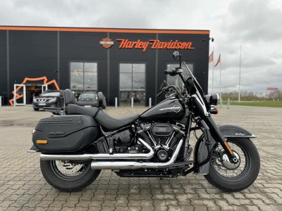 Harley-Davidson FLHCS Heritage Classic