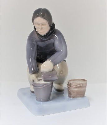 Bing & Grøndahl. Porcelænsfigur. Grønlandsk kvinde med spand