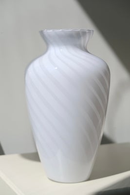 H:33 cm Vintage Murano hvid swirl vase 