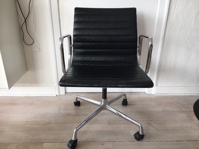 Charles Eames kontorstol. 