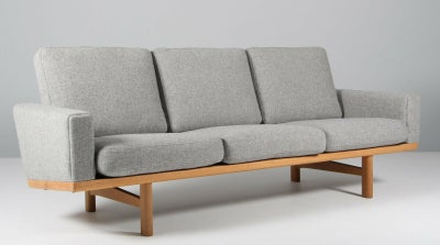 Hans J. Wegner sofa model GE-236/3 Hallingdal