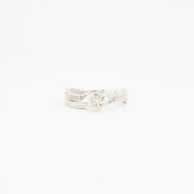 Solitairering med diamant (0.28 ct) i 18 karat str. 55