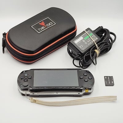 ⭐️- PSP Playstation model PSP1004 m/ Kabel - Etui - Memorycard 