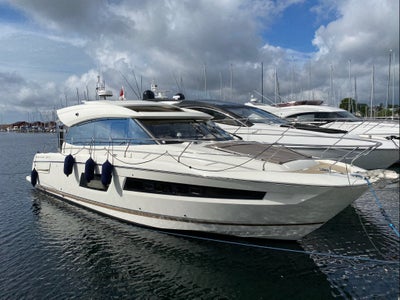 Motorbåd Prestige 450 S 2017