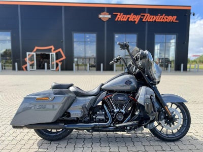 Harley-Davidson FLHXSE CVO Street Glide