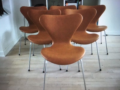 Arne Jacobsens 3107 stole i ny polstret læder