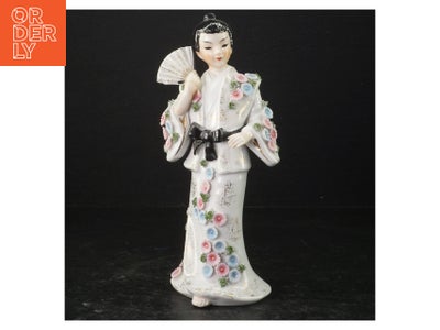 Porcelænsfigur af geisha med vifte