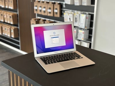 MacBook Air 13 fra 2017 med i5 Processor og SSD