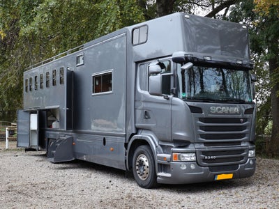 Scania hestelastbil med plads til 7 heste - living - Pop-Out