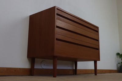 Lav midcentury kommode i teaktræ i pæn kvalitet – 3 skuffer