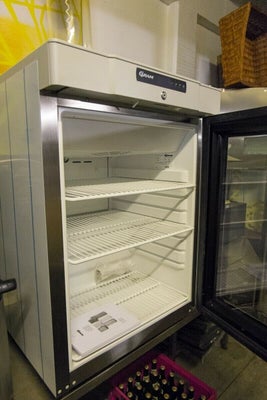 Køleskab, GRAM køleskab med glaslåge.
Køleskabet er helt nyt og rummer omkring 200l.
Prisen er ude