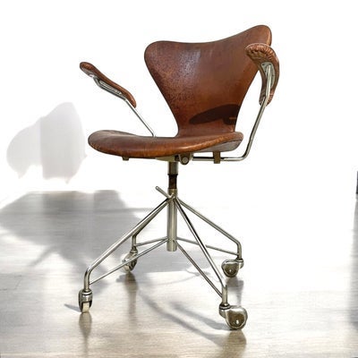 🏷️ Vintage Arne Jacobsen 3217 Office Chair – Kontorstol