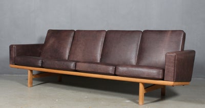 Hans J. Wegner fire pers. sofa model GE236/4