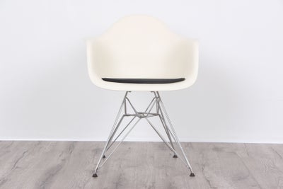 DAR stol med armlæn, Charles og Ray Eames design