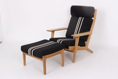 Hans J. Wegner lænestol model GE290A og tilhørende fodskammel GE290S