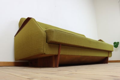 Overpolstret retro sofa – sovesofa med negle og ben i teaktræ