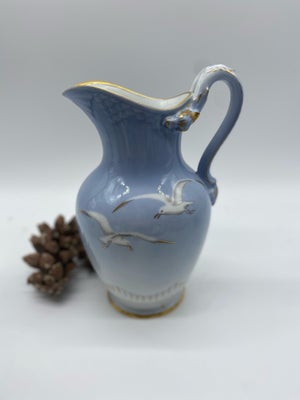 Bing & Grøndahl porcelæn, Måge med guldkant chokolade kande. Nr 81. Måler 22 cm 
