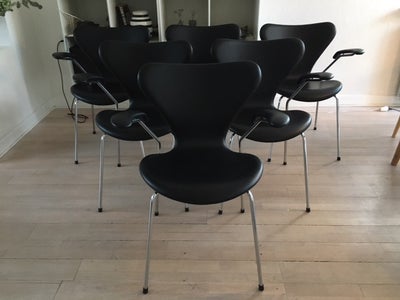 Arne Jacobsens 3207 i ny polstret sort Classic læder