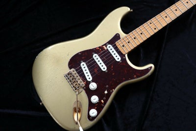 Fender Custom Shop Stratocaster 56 MOD i Actec Gold Relic Finish