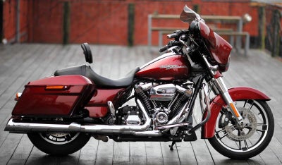 Harley-Davidson FLHXS Street Glide Special