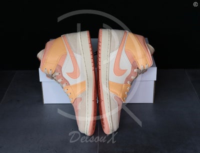 Nike Jordan 1 'Aprcot Orange' Mid (W) (43)