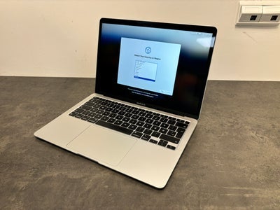 MacBook Air 13 fra 2020 med M1 Processor og macOS Sequoia