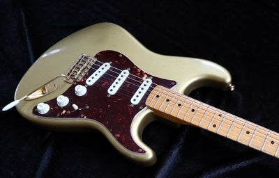 Fender Custom Shop Stratocaster 56 MOD i Actec Gold Relic Finish